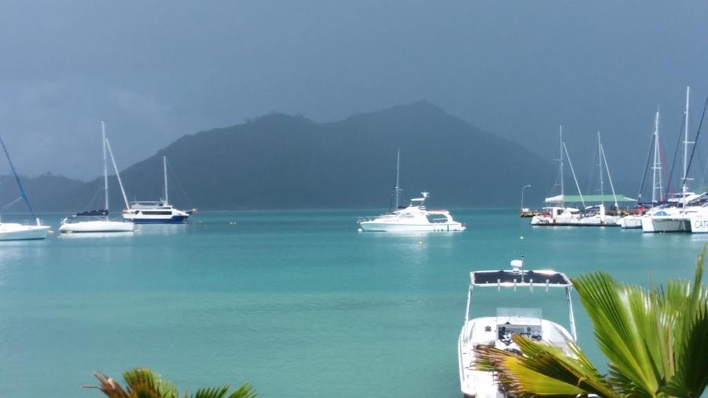 ル ポート ゲストハウス Baie Sainte Anne エクステリア 写真